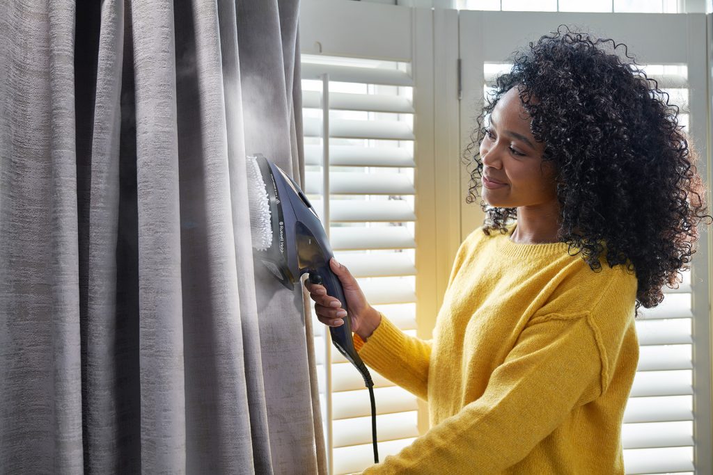 Parownica do firan i zasłon - jak prasować firany i zasłony bez żelazka